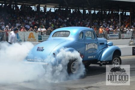 JMC_5011_'37-Chevy-Smokes-It