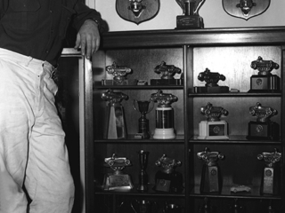 EDE_124_Vic-and-Some-Trophies