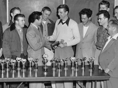 TFC_122_Alex-hands-out-Trophies