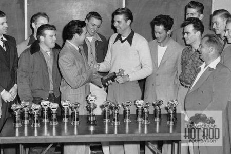 TFC_122_Alex-hands-out-Trophies